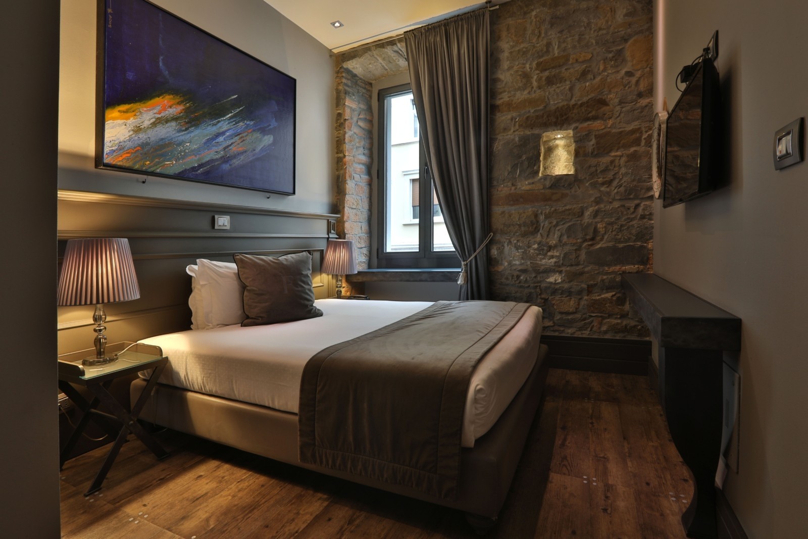 Single Room / Large Bed – FORVM BOUTIQUE HOTEL